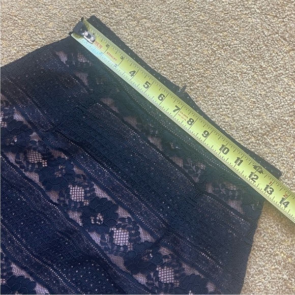 H&M lace midi pencil skirt. Small - Picture 11 of 13